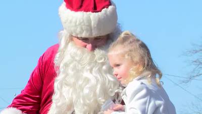Santa rides in Lindale