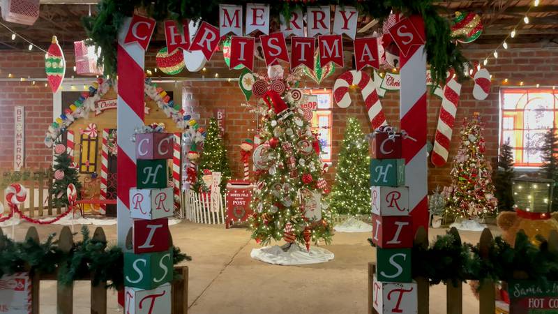 Santa Claus is Coming to Town! Christmas in Lindale!